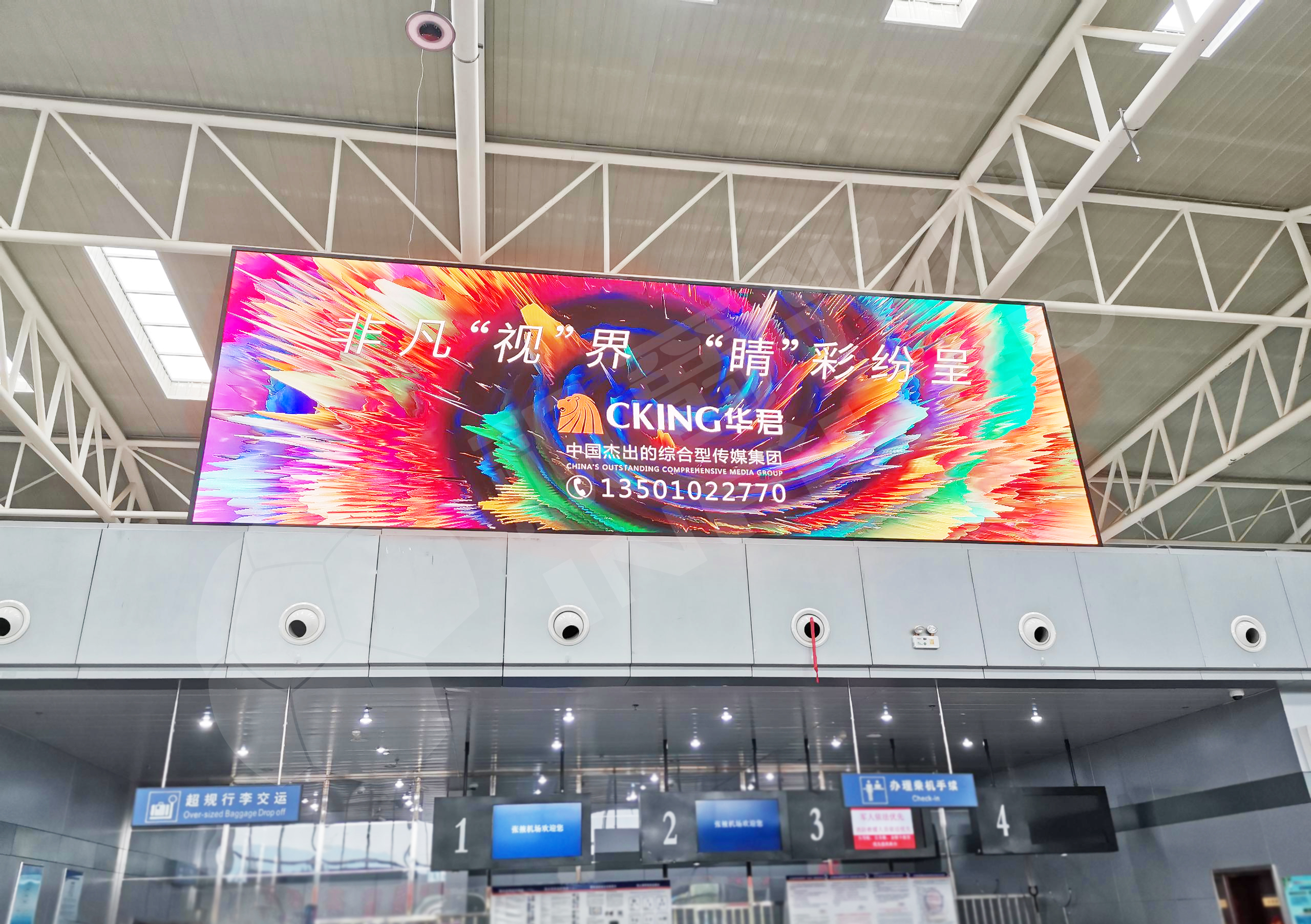 視爵光旭高清LED顯示屏為張掖甘州機場打造出發(fā)廳航班信息顯示屏