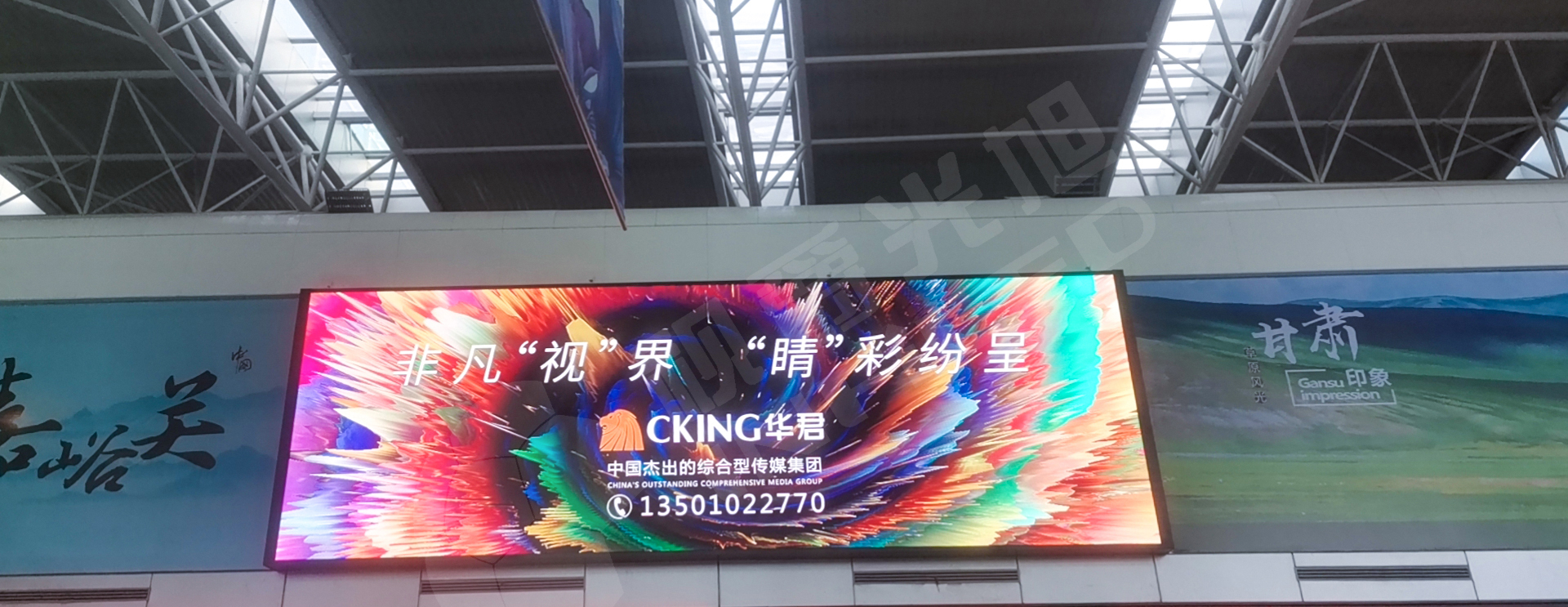 視爵光旭為嘉峪關機場打造了全新的出發(fā)廳航班信息顯示屏