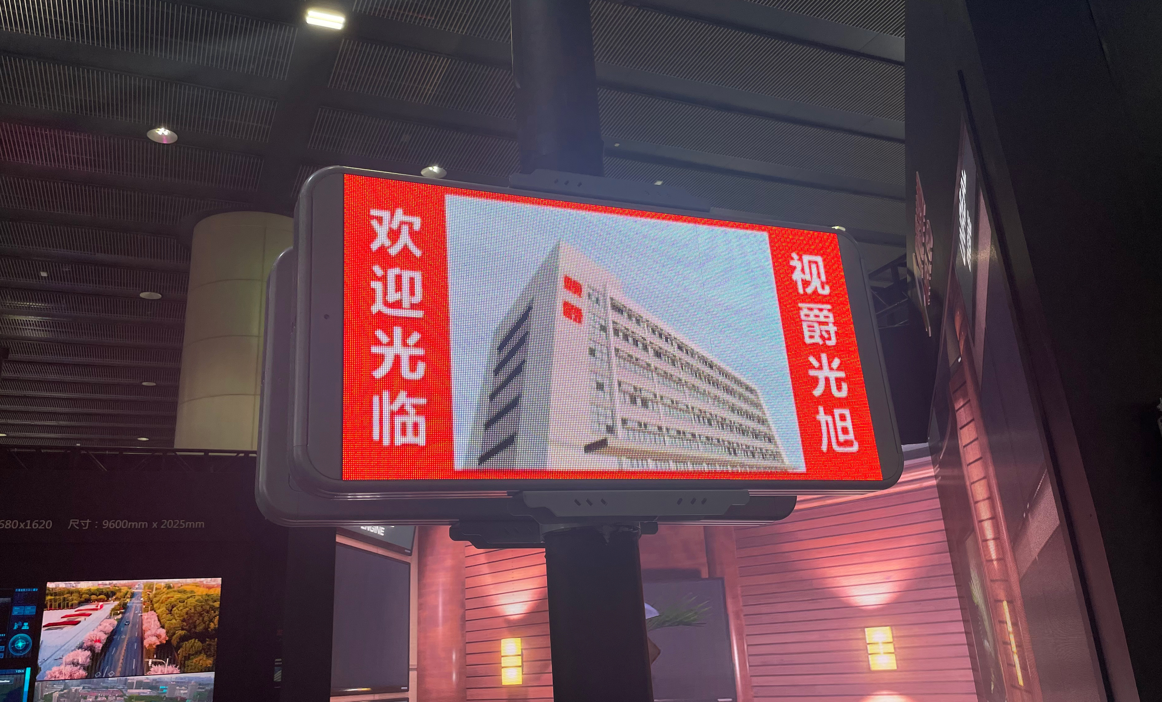 視爵光旭領(lǐng)航系列智慧燈桿屏