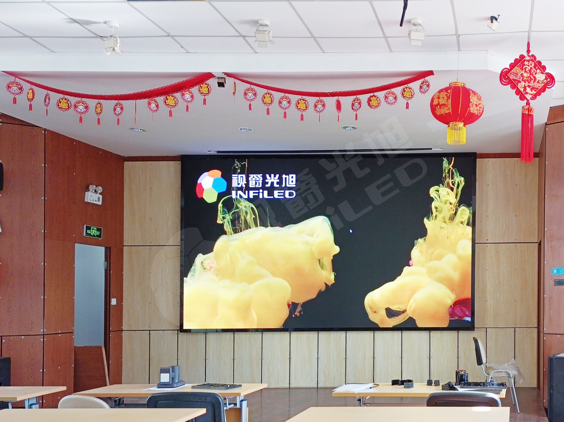 視爵光旭LED顯示大屏走進(jìn)上海市民辦金盟學(xué)校多媒體教室
