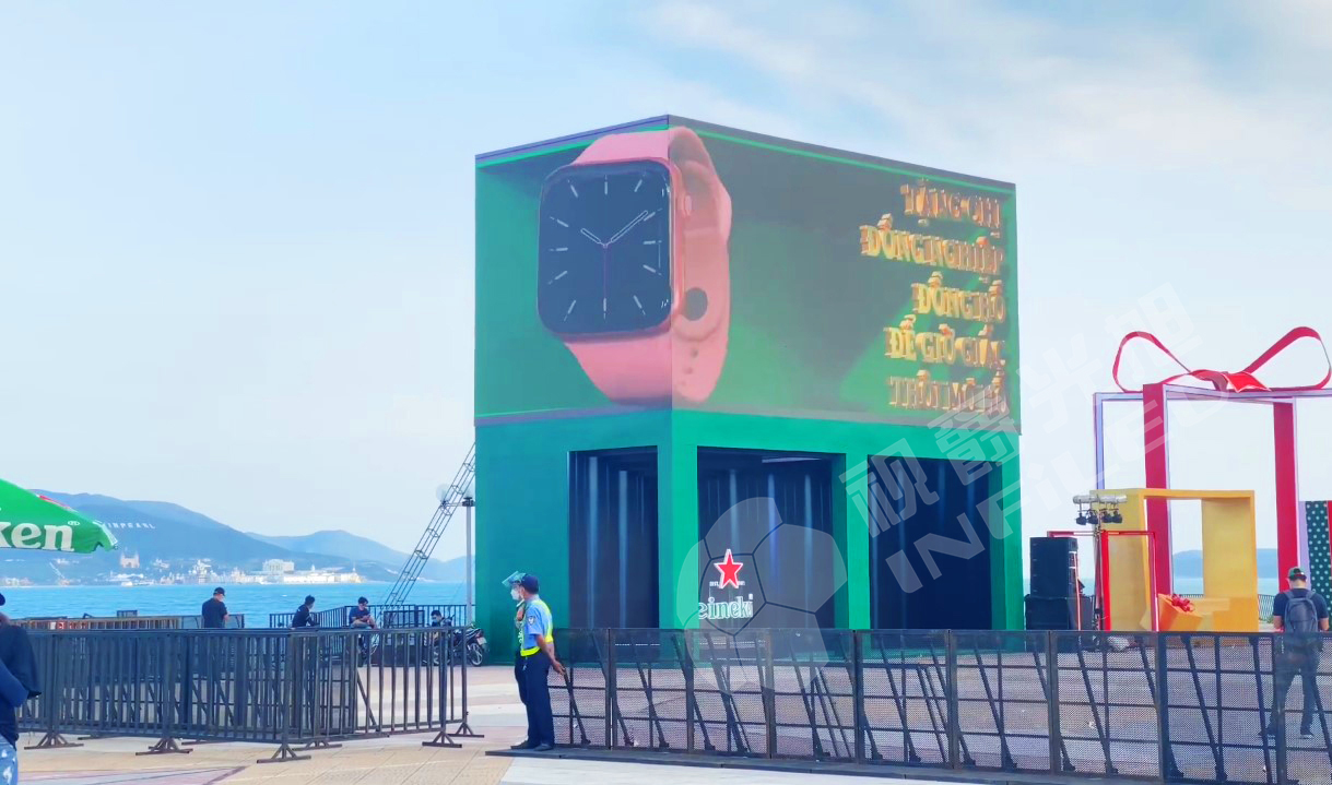 視爵光旭裸眼3D顯示屏驚艷亮相越南某廣場(chǎng)
