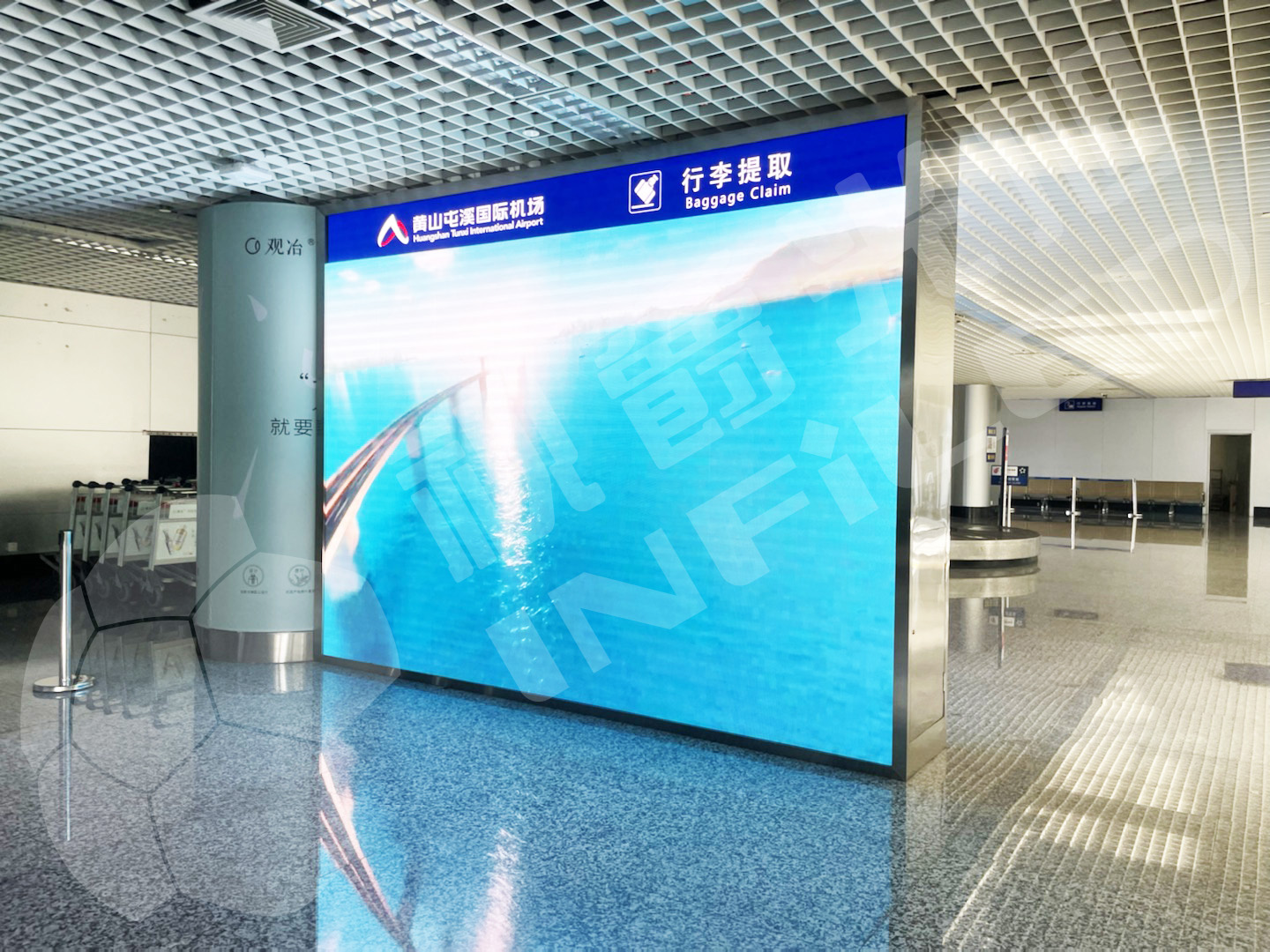視爵光旭為安徽黃山屯溪機(jī)場(chǎng)打造機(jī)場(chǎng)行李提取處一塊LED雙面顯示屏