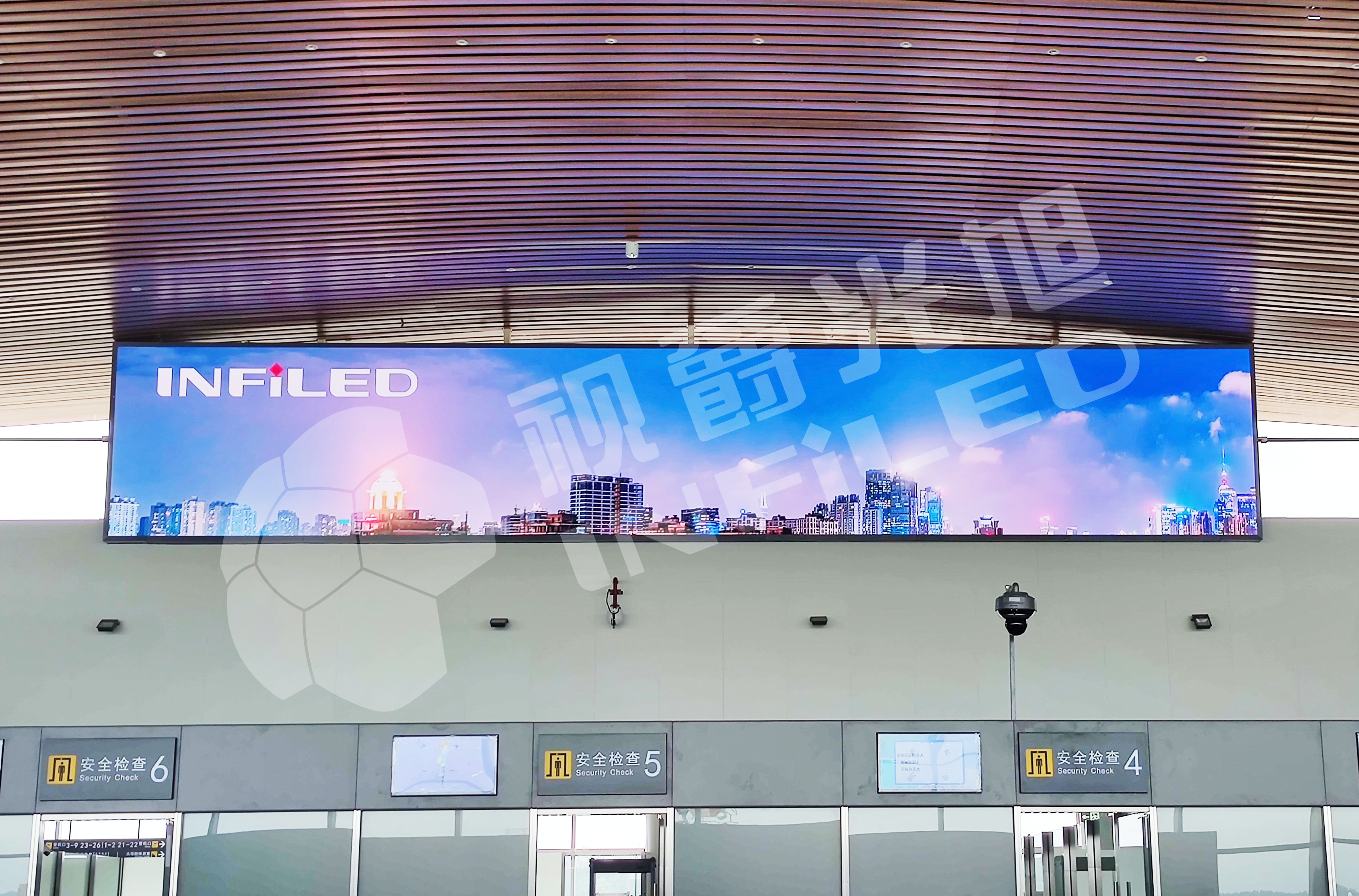 視爵光旭為綿陽(yáng)南郊機(jī)場(chǎng)T2航站樓出發(fā)大廳上方打造面積為54㎡的LED顯示屏幕