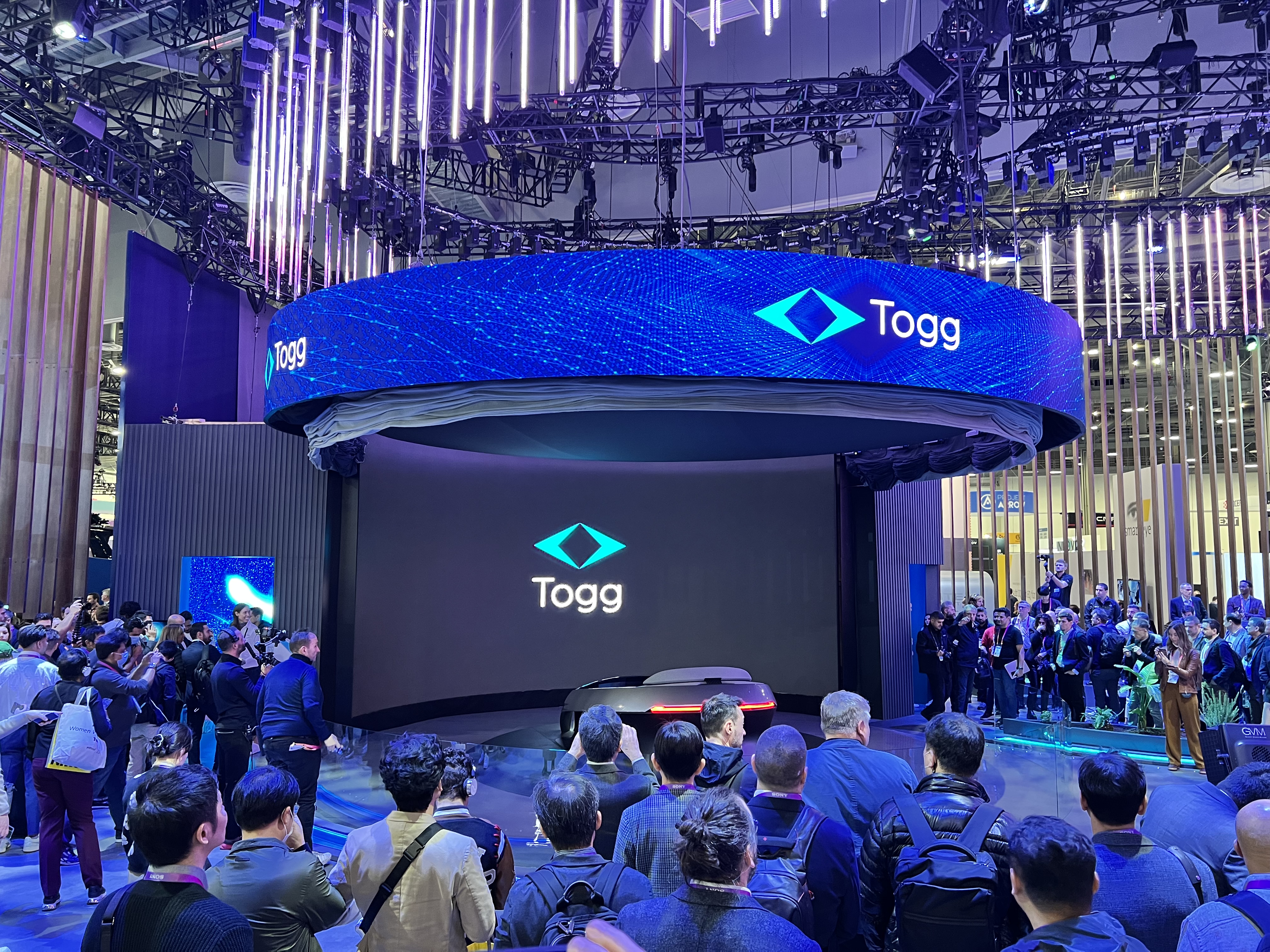 由視爵光旭金剛二代LED顯示屏打造的Togg Digital Mobility Garden